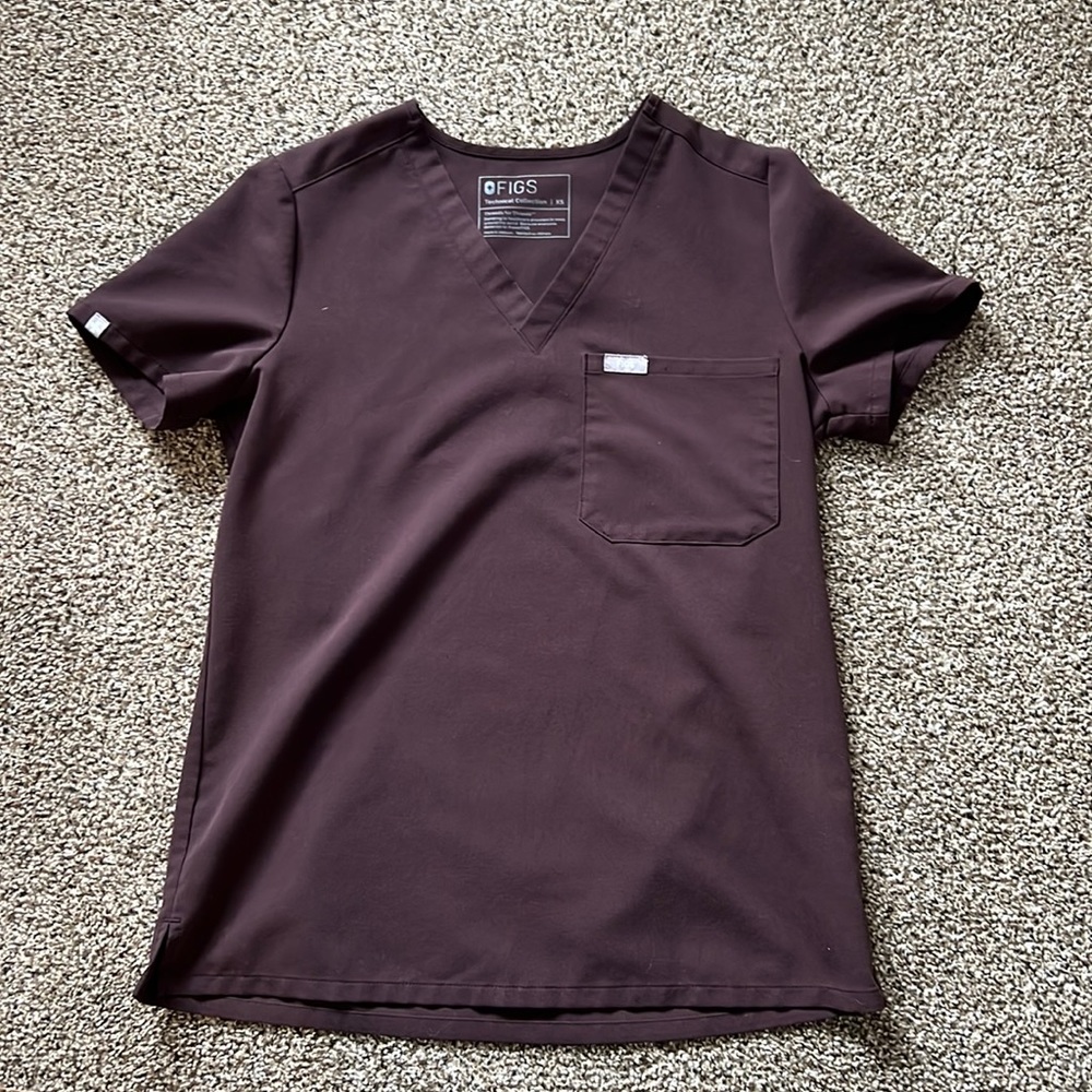 Figs catarina one pocket scrub top espresso